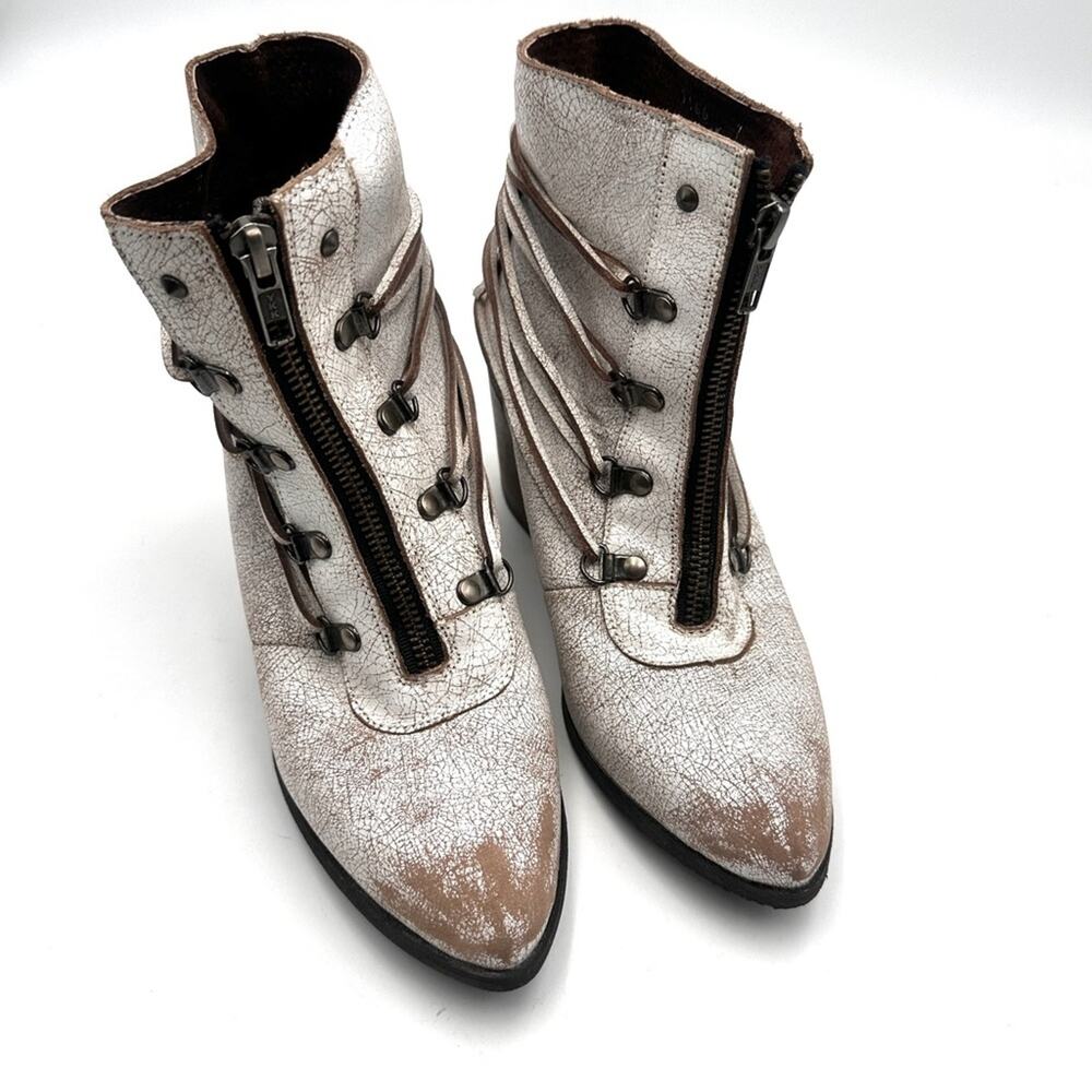 Buckle - Sbicca Peace Keeper Leather Boot - Women's Shoes White | size 7 - Picture 4 of 16